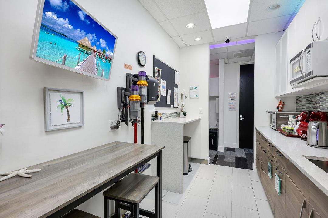 11983 Tamiami Trl N, Naples, FL 34110