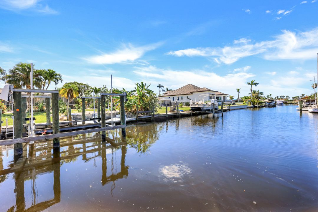 5308 Baypoint Ct, Cape Coral, FL 33904