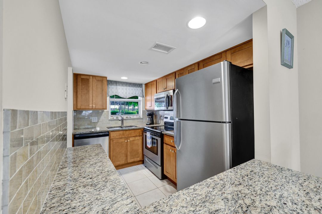 100 Forest Lakes Blvd #110, Naples, FL 34105