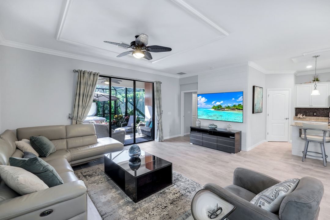 4244 Raffia Palm Cir, Naples, FL 34119
