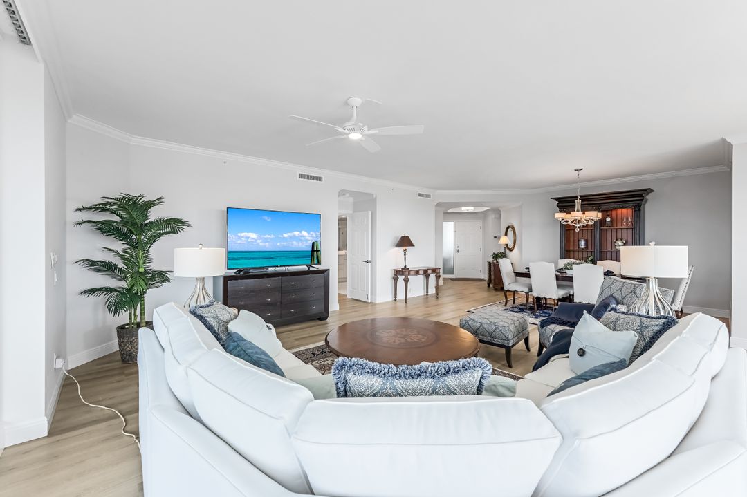 425 Cove Tower Dr  #1501, Naples, FL 34110