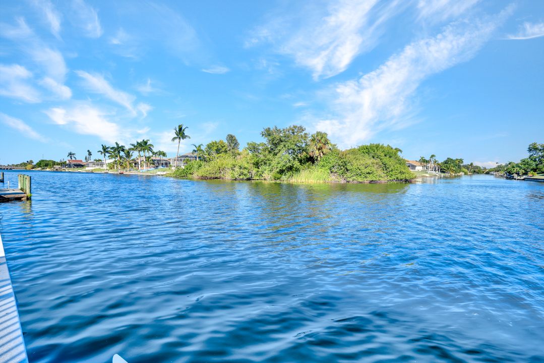 213 SE 20th Ct, Cape Coral, FL 33990