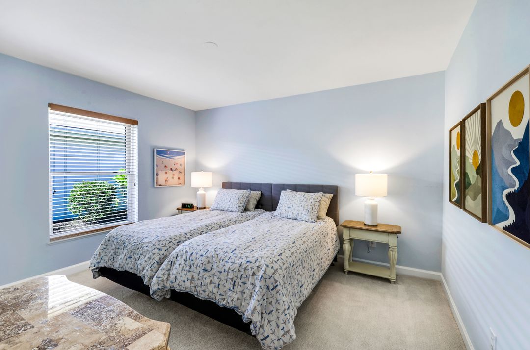 717 Pine Creek Ln, Naples, FL 34108