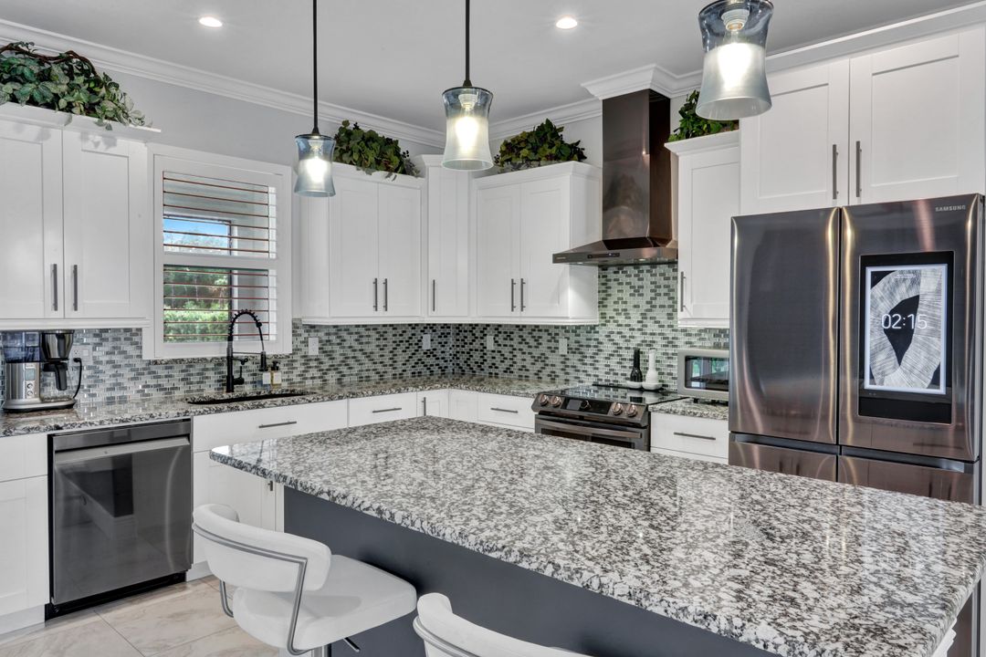 2552 52nd Ave NE, Naples, FL 34120