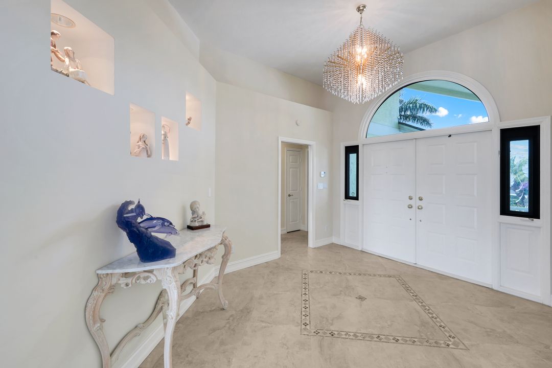 2147 Snook Dr, Naples, FL 34102