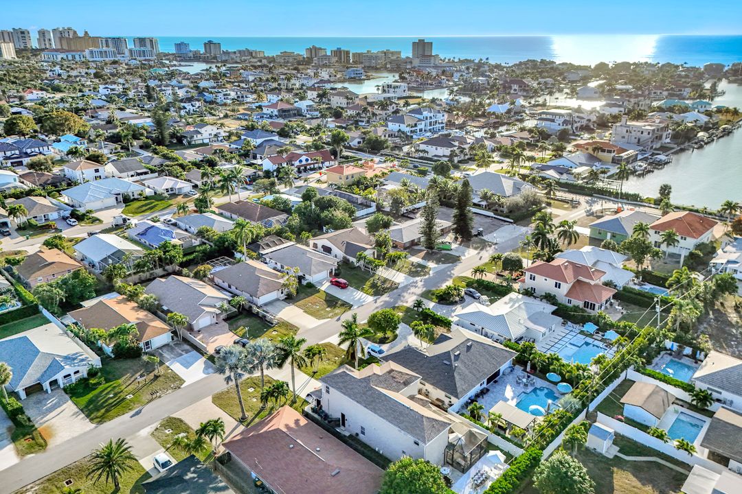 531 105th Ave N, Naples, FL 34108