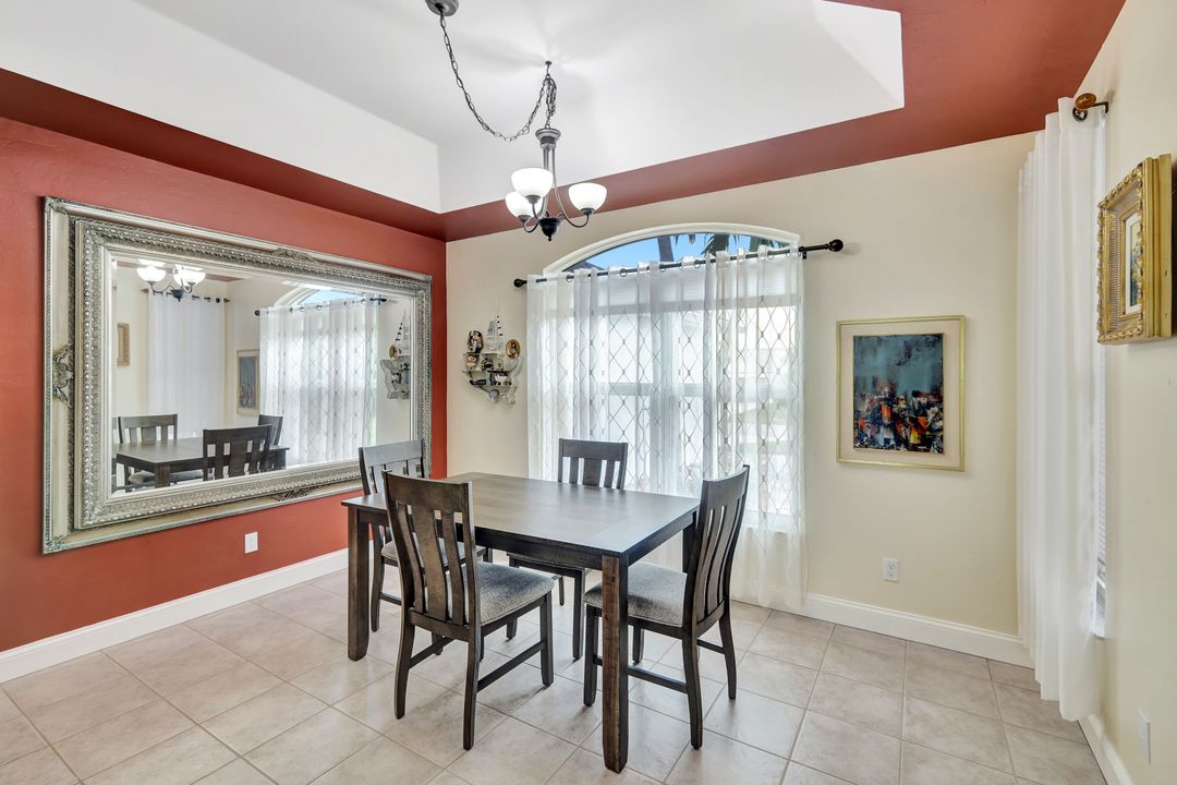 831 SW 17th Terrace, Cape Coral, FL 33991