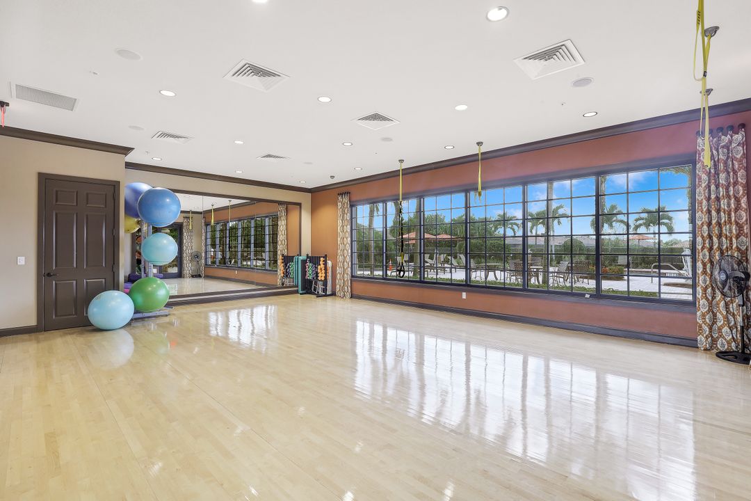 8581 Maggiore Ct, Naples, FL 34114