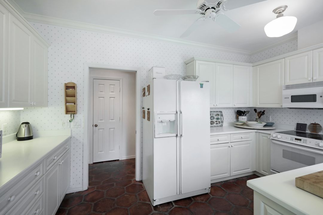 861 Swallow Point, Naples, FL 34105