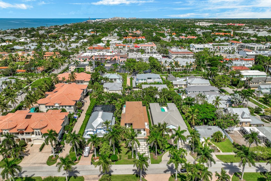 355 7th Ave S, Naples, FL 34102