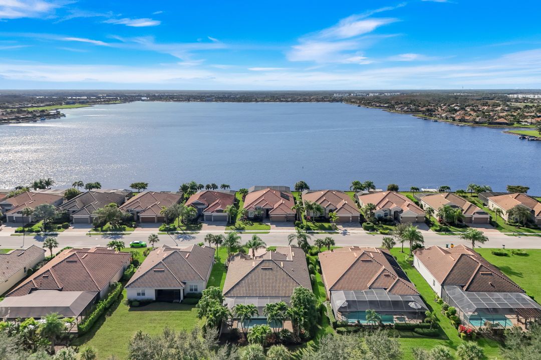 9314 Quarry Dr, Naples, FL 34120