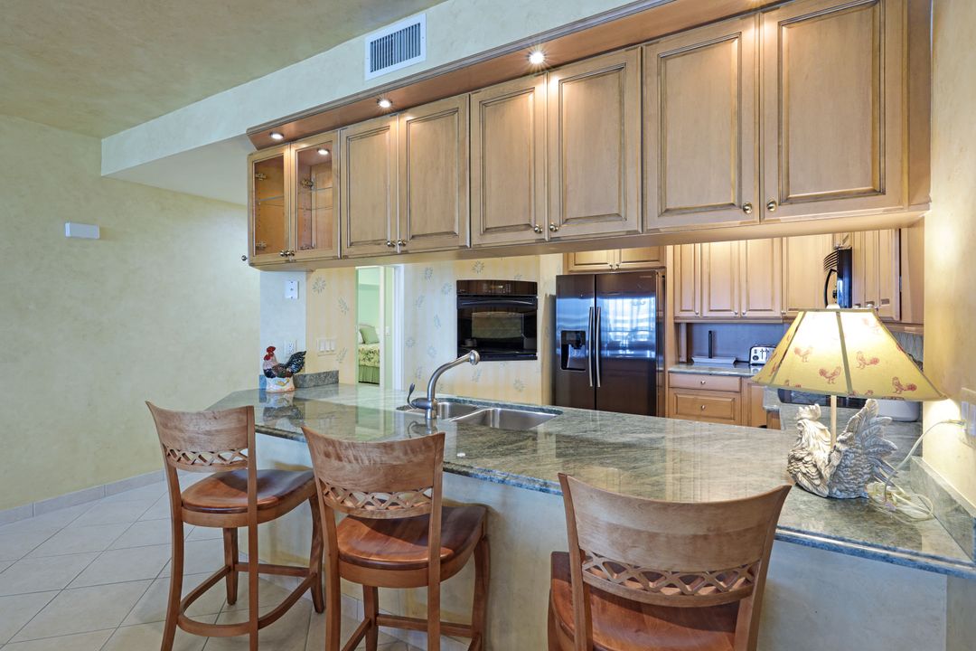 25 Bluebill Ave #1105, Naples, FL 34108