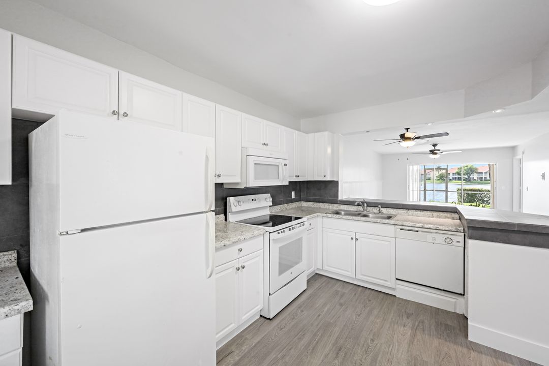 7800 Emerald Cir #b104, Naples, FL 34109