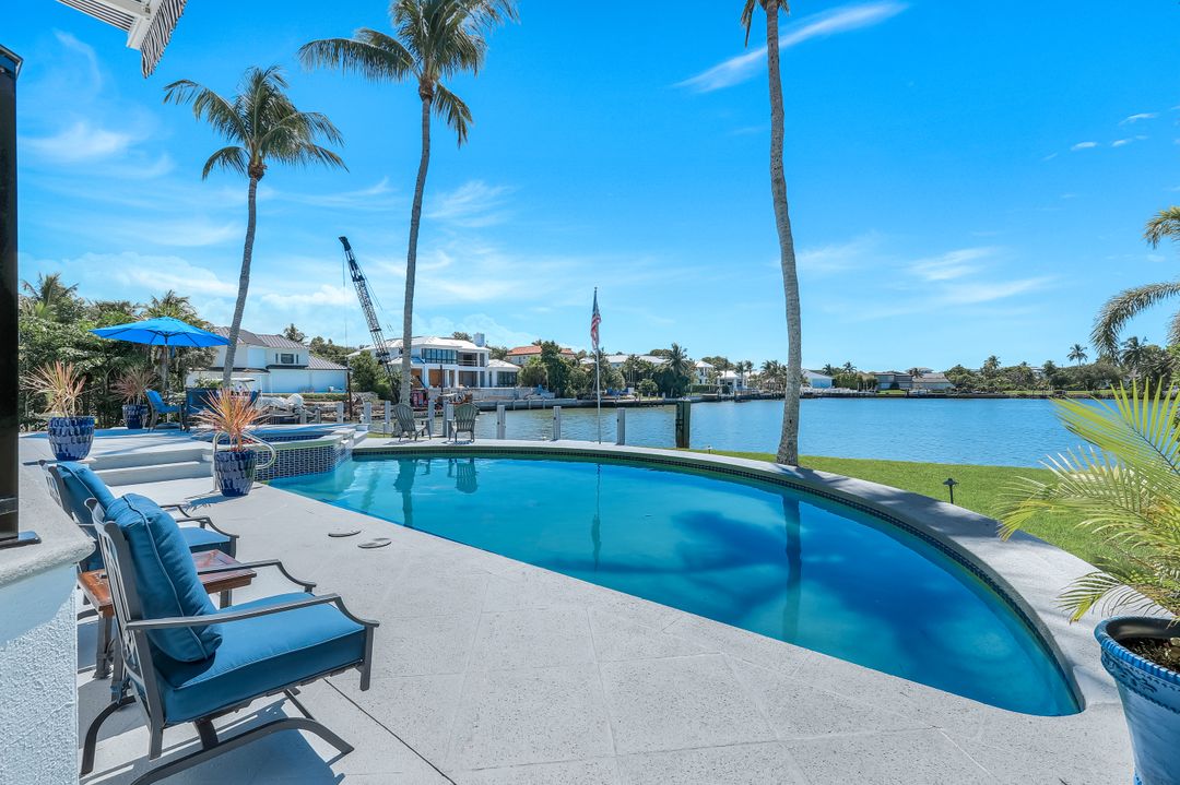 400 Springline Dr, Naples, FL 34102