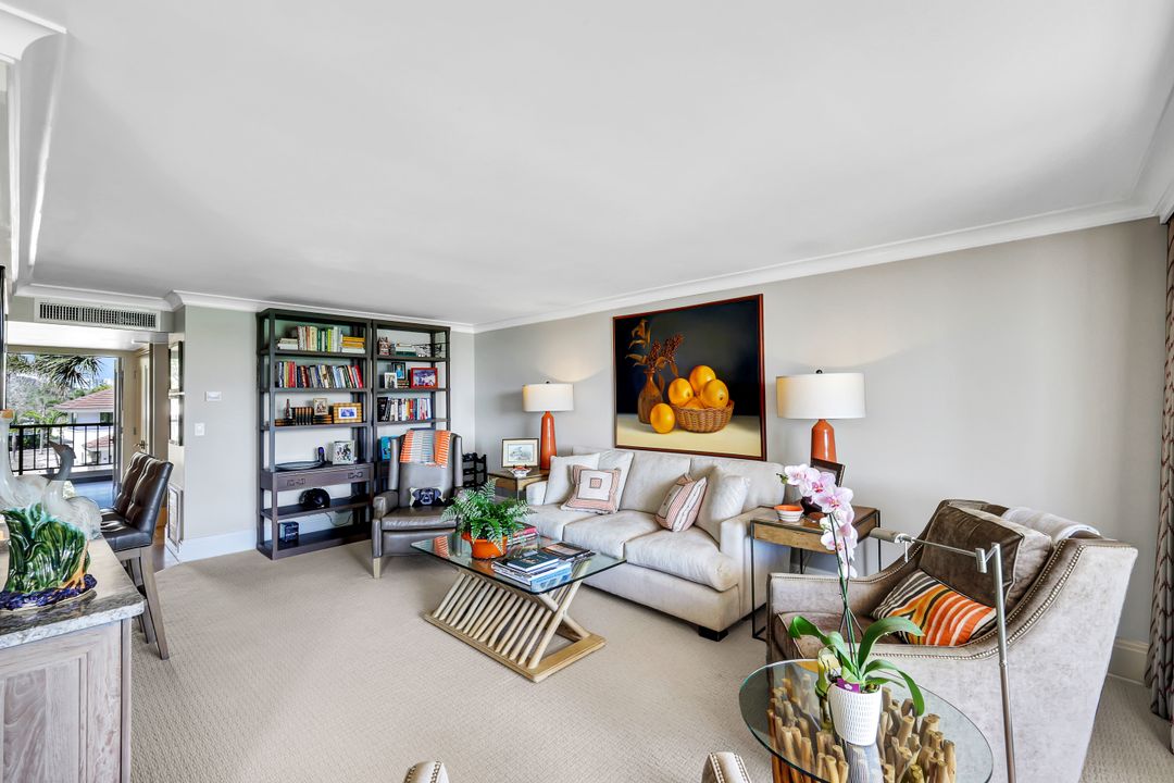 2302 Gulf Shore Blvd N, Naples, FL 34103