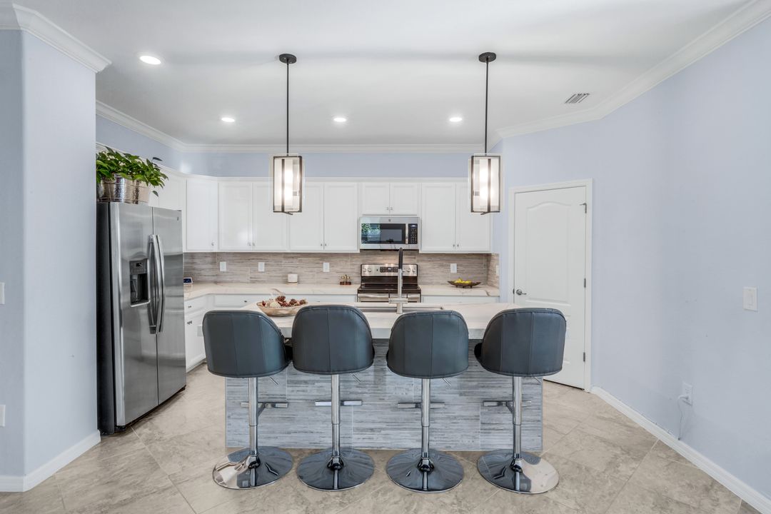 9445 Glenforest Dr, Naples, FL 34120