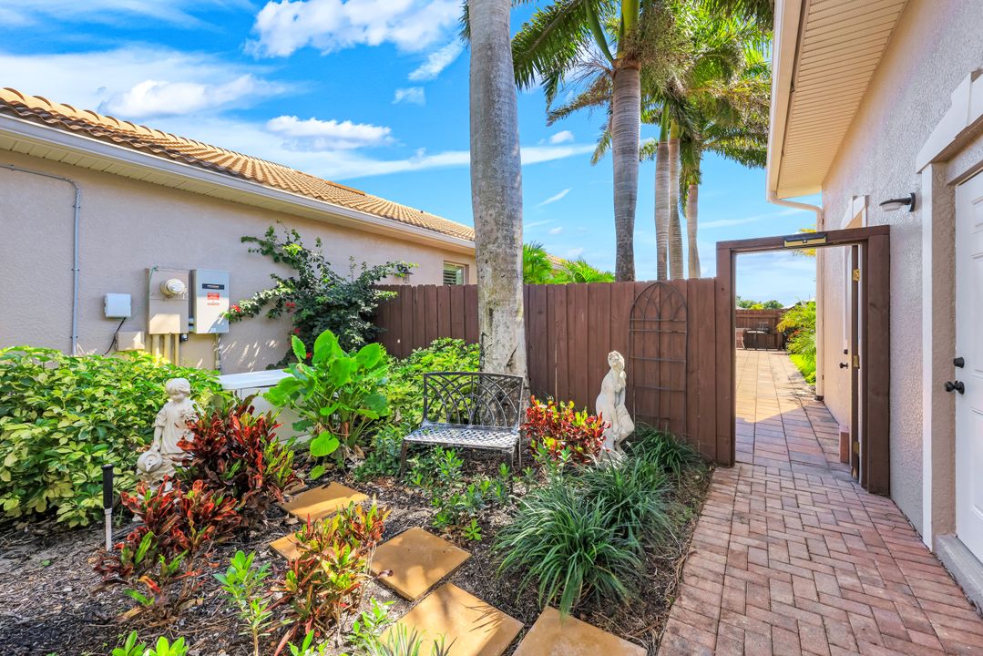 4025 SW 11th Ave, Cape Coral, FL 33914