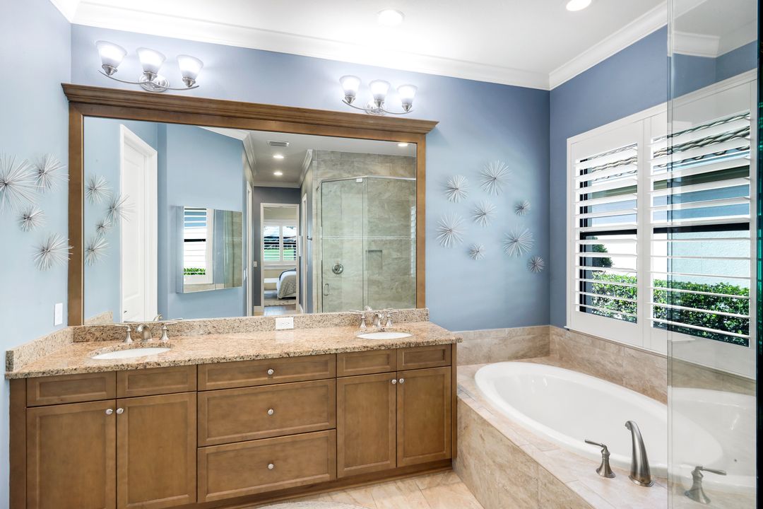 11925 Heather Woods Ct, Naples, FL 34120