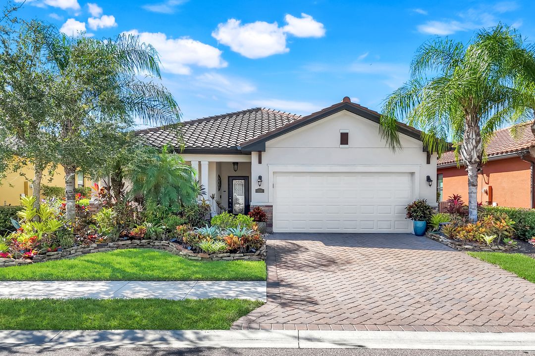 4244 Raffia Palm Cir, Naples, FL 34119
