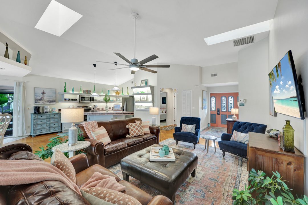 531 91st Ave N, Naples, FL 34108