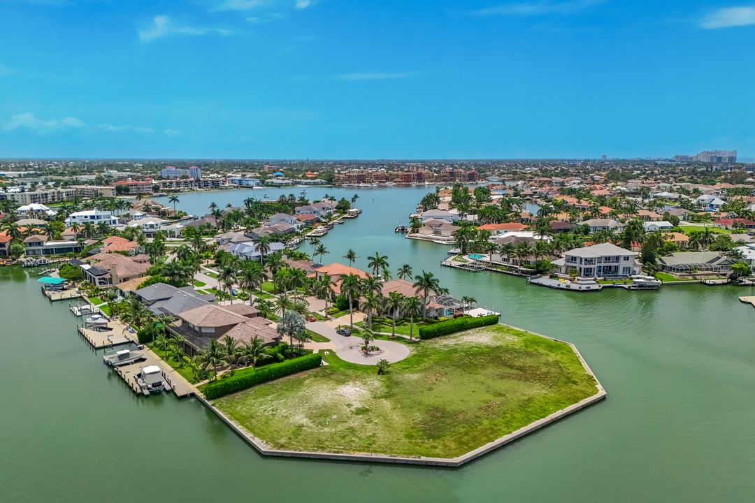 620 Rockport Ct, Marco Island, FL 34145