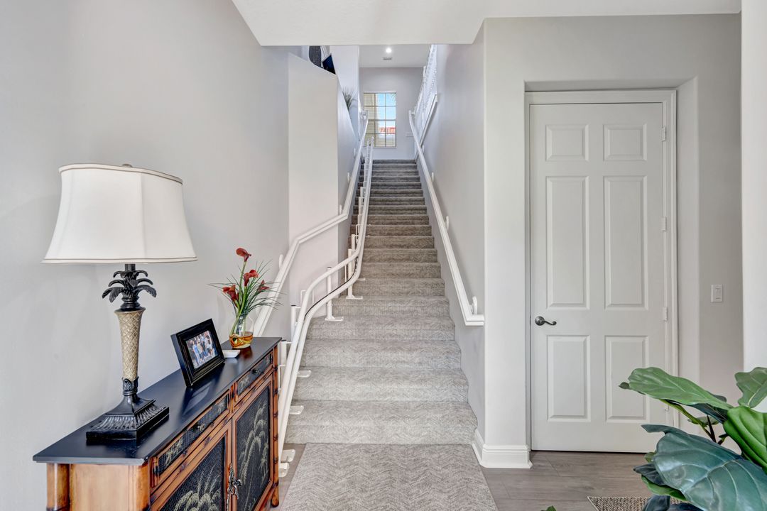 7842 Hawthorne Dr #1703, Naples, FL 34113