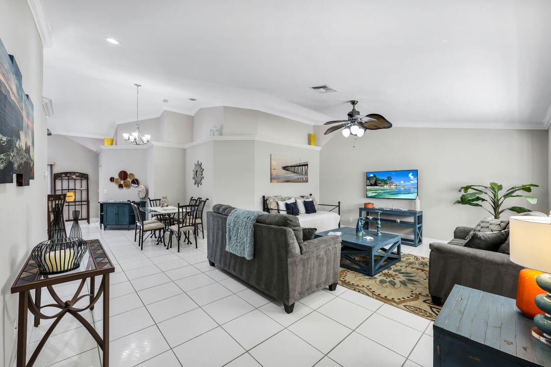 567 93rd Ave N, Naples, FL 34108