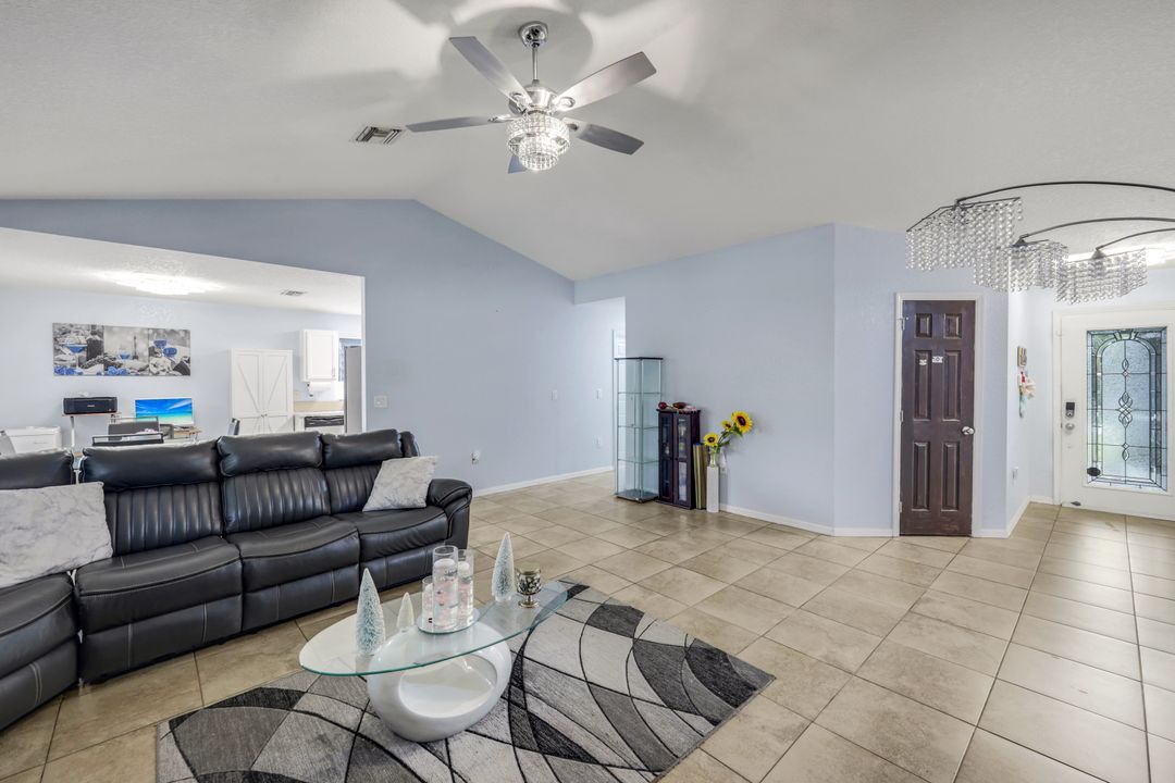 438 Willowbrook Dr, Lehigh Acres, FL 33972