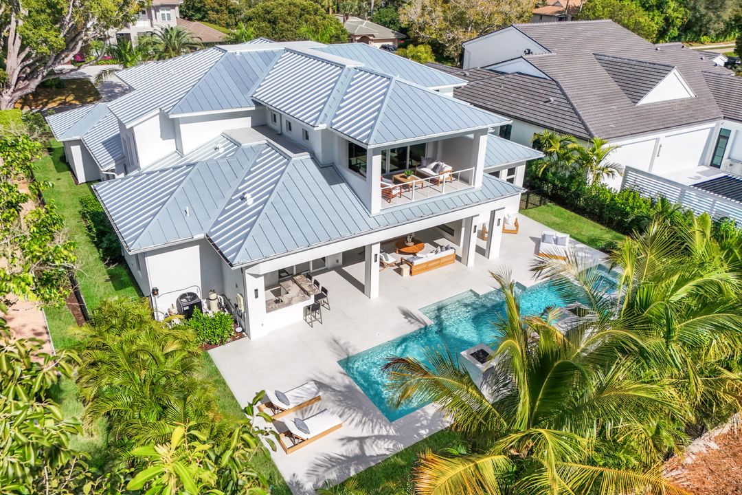 726 Riviera Dr, Naples, FL 34103