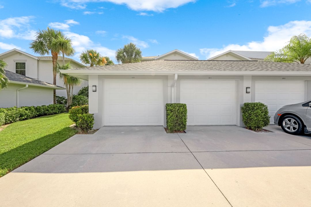 1320 Charleston Square Dr #101, Naples, FL 34110