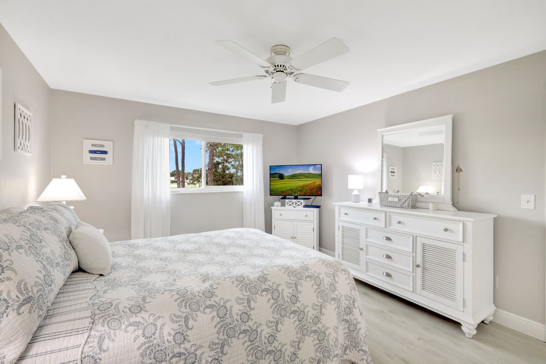 1004 Pine Isle Ln, Naples, FL 34112