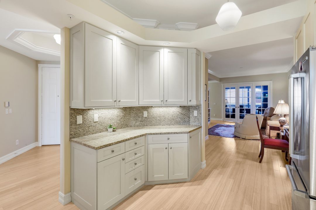 1895 Les Chateaux Blvd #302, Naples, FL 34109
