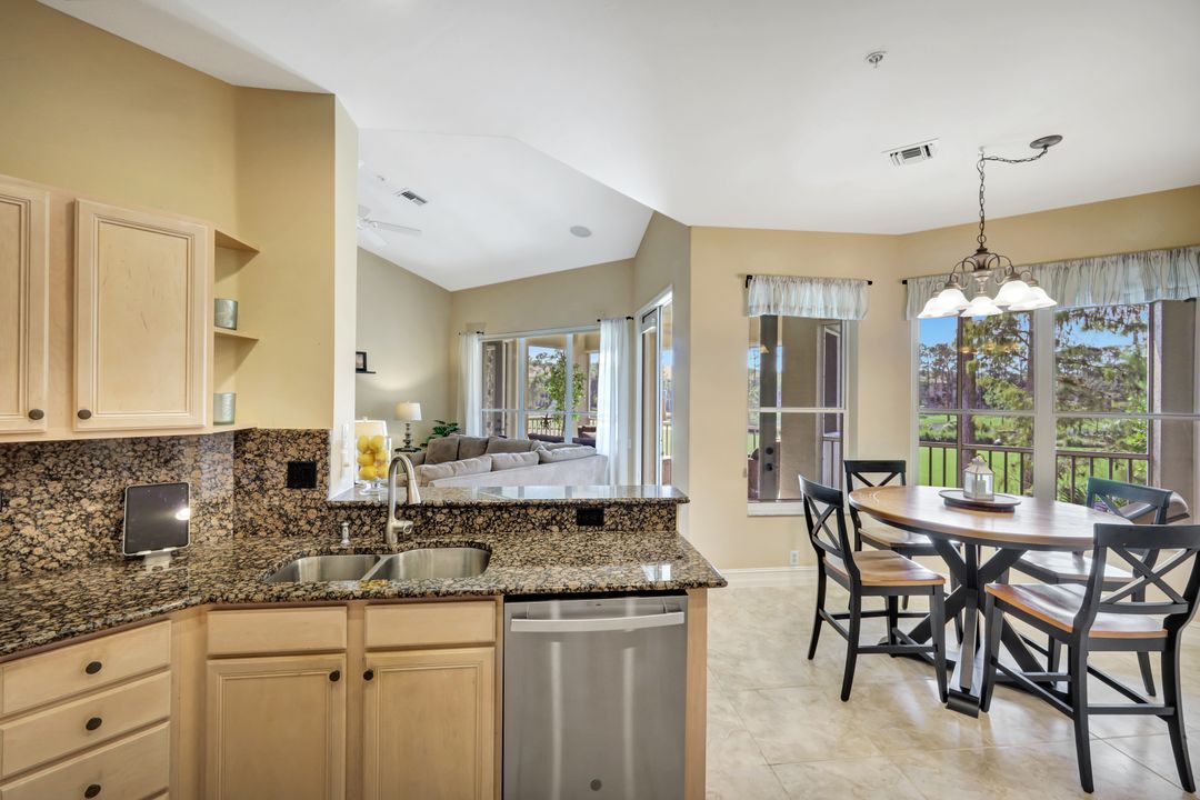 8225 Danbury Blvd #204, Naples, FL 34120