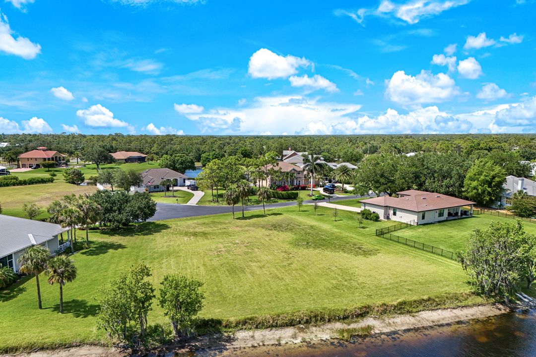 16620 Willow Point Ct, Alva, FL 33920