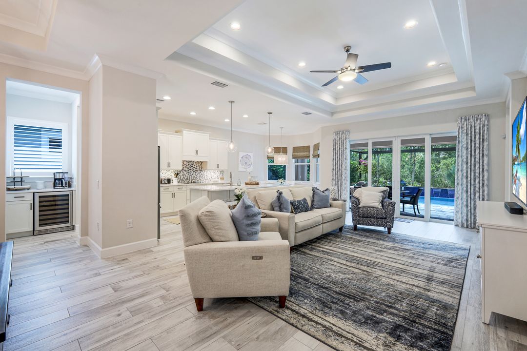 6323 Antigua Way, Naples, FL 34112