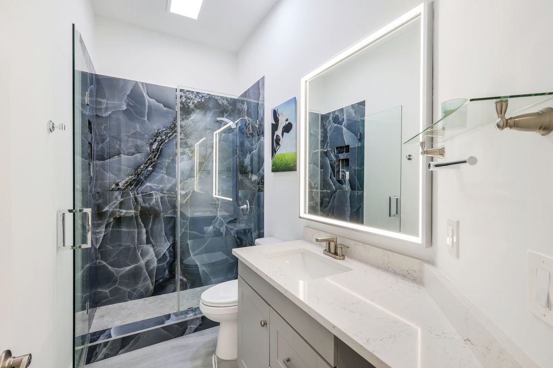 6072 Highwood Park Ln, Naples, FL 34110