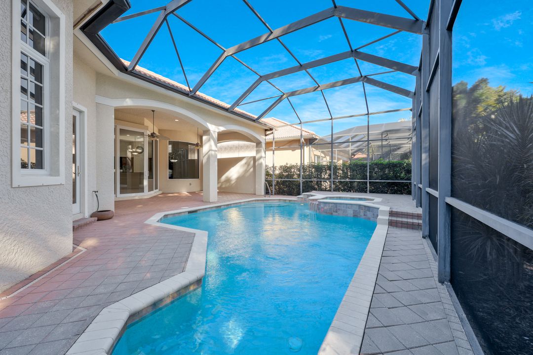 5616 Hammock Isles Dr, Naples, FL 34119