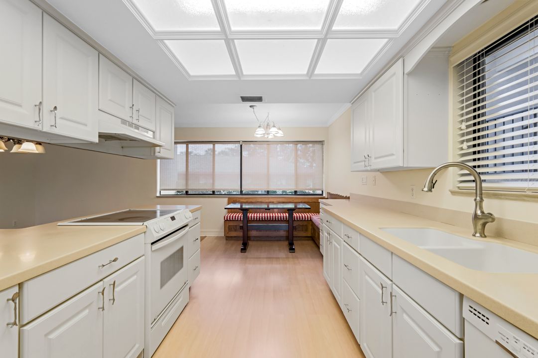 545 Lake Louise Cir #104, Naples, FL 34110