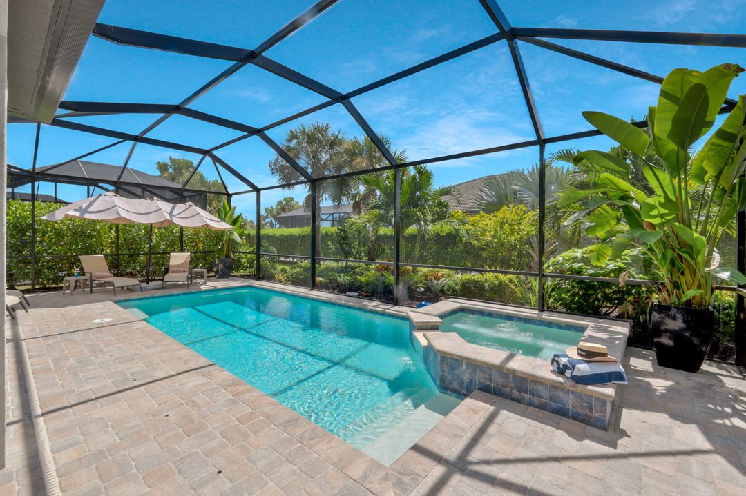 9640 Everglades Dr, Naples, FL 34120