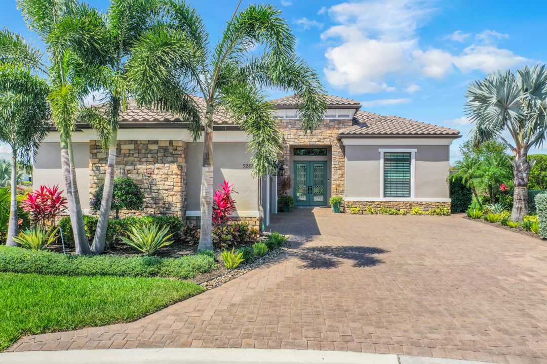 9287 Rialto Ln, Naples, FL 34119