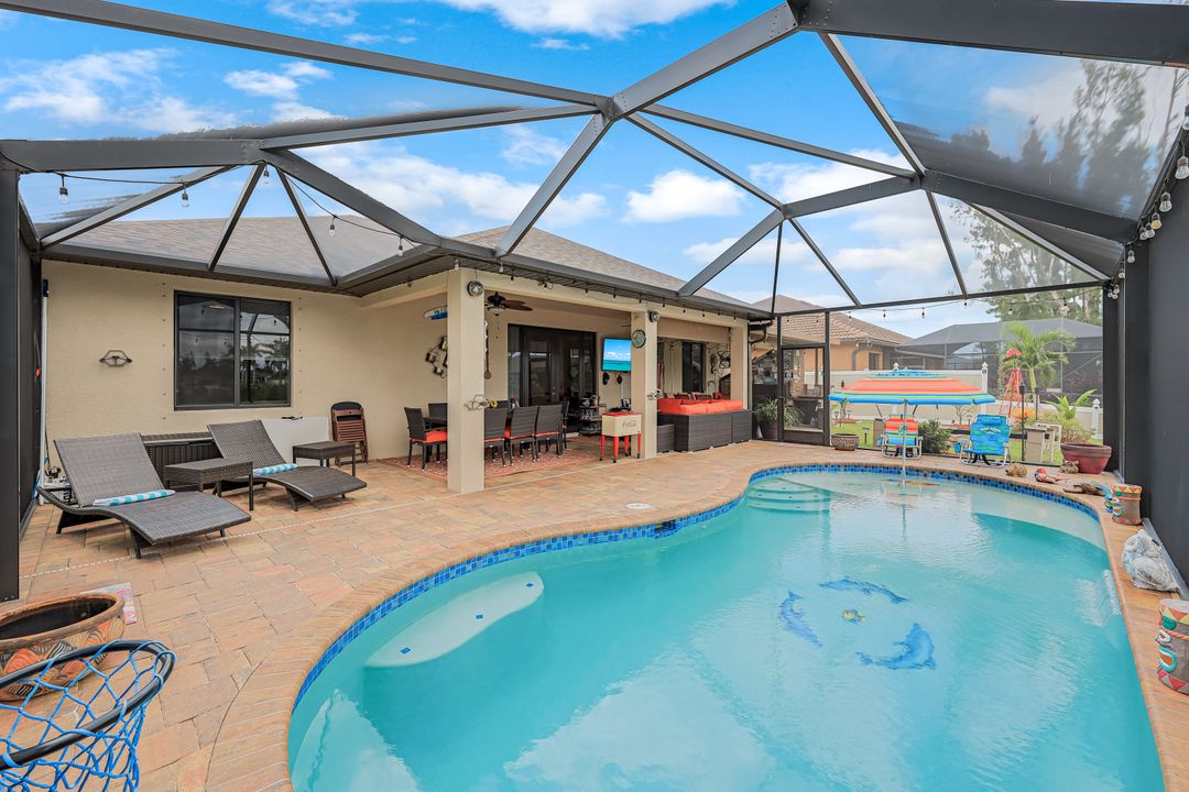 301 SE 21st Ln, Cape Coral, FL 33990