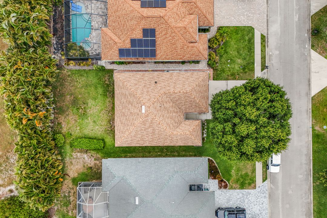 156 Stanhope Cir, Naples, FL 34104