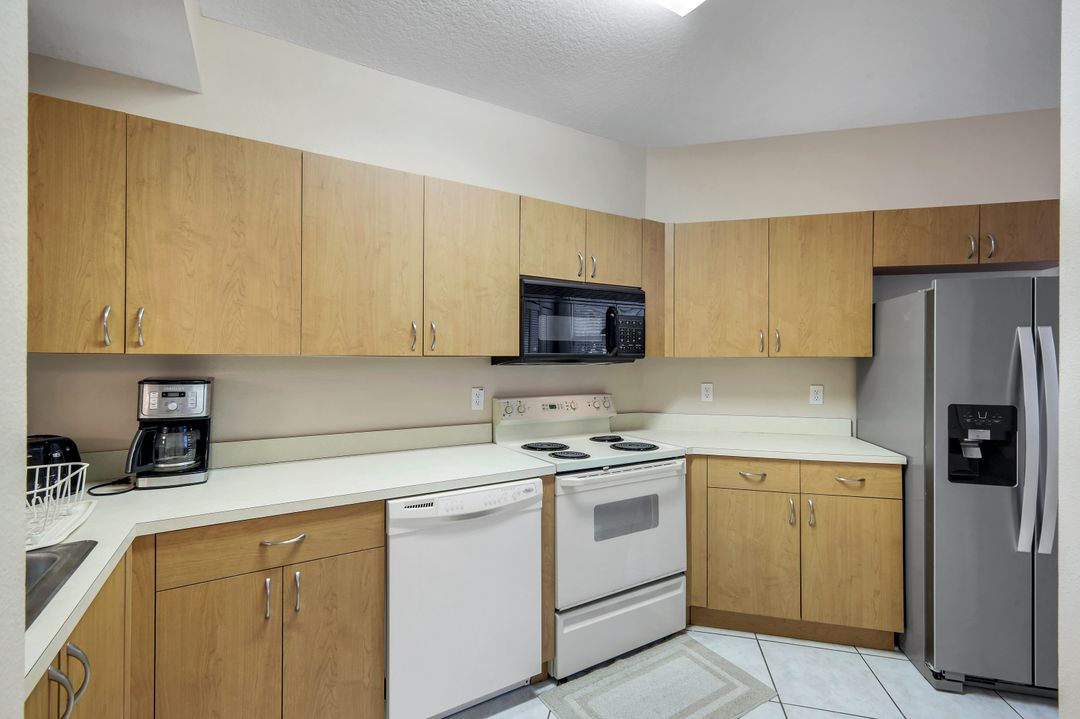 6384 Huntington Lakes Cir #103, Naples, FL 34119