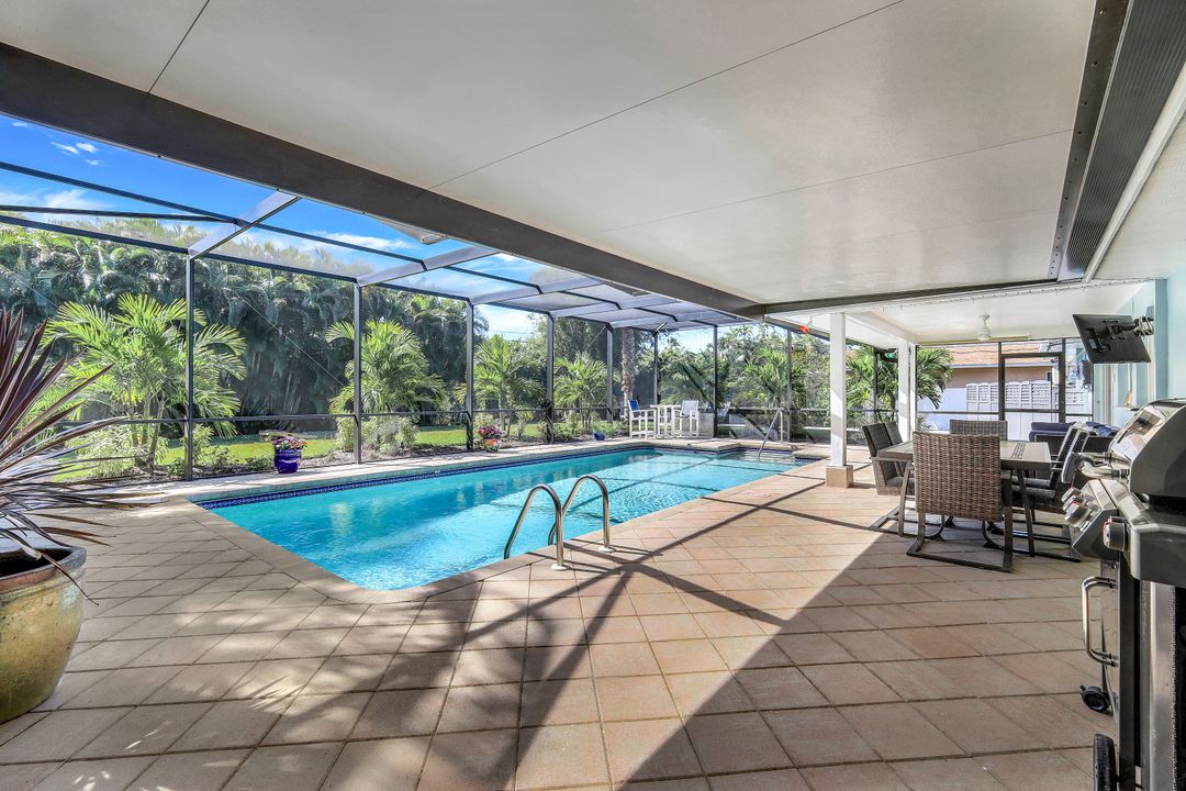 832 97th Ave N, Naples, FL 34108