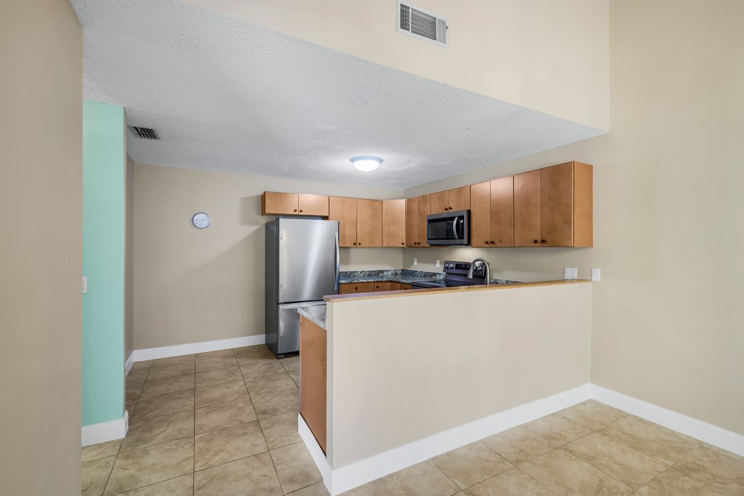 6346 Royal Woods Dr, Fort Myers, FL 33908