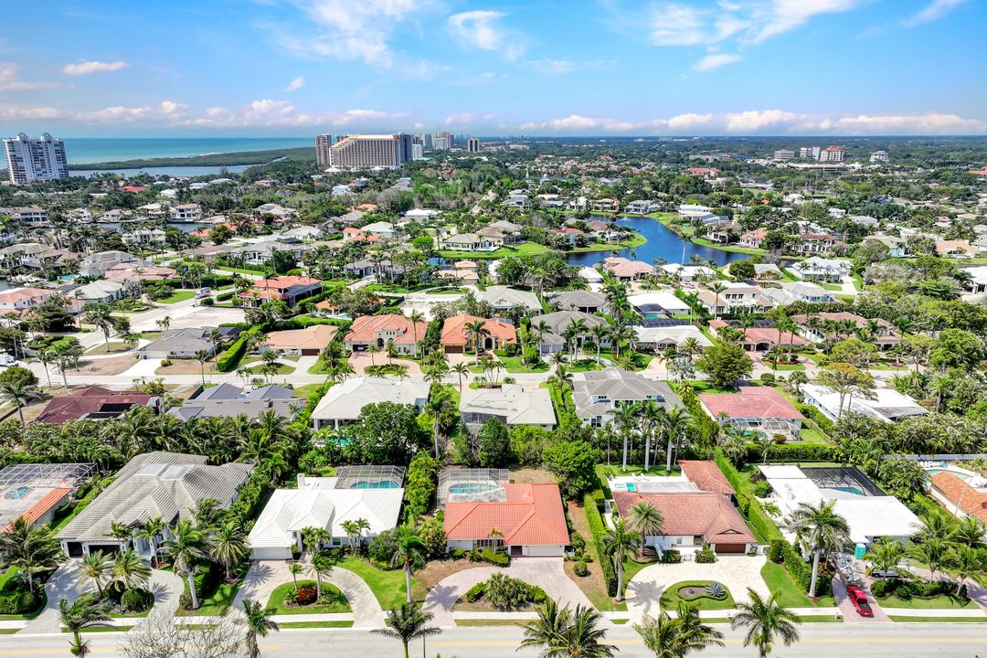 529 Neapolitan Way, Naples, FL 34103