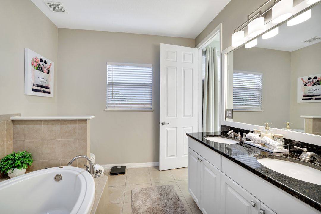 531 105th Ave N, Naples, FL 34108