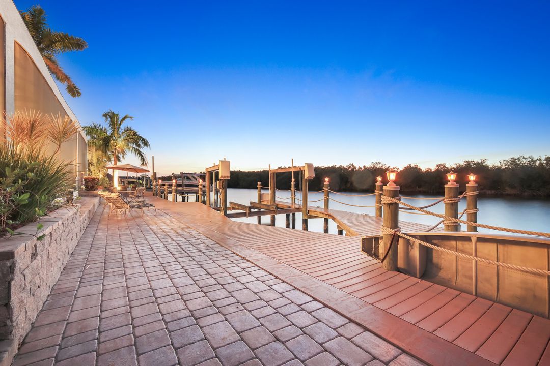 3820 Surfside Blvd, Cape Coral, FL 33914