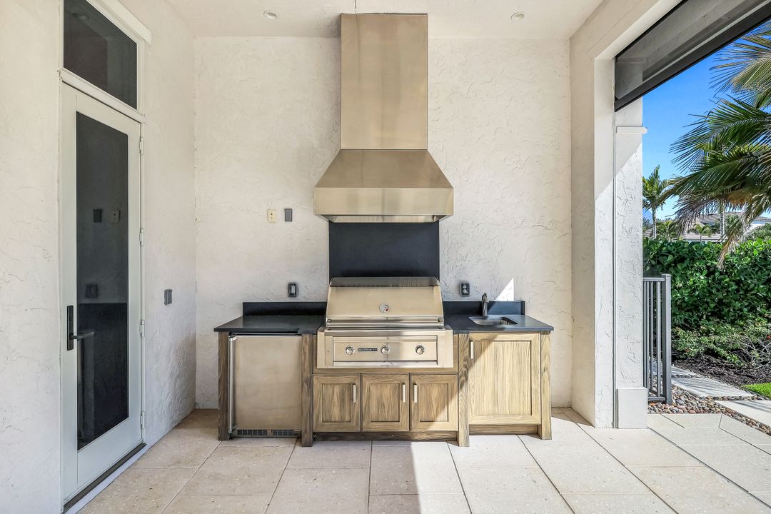 16716 Enclave Cir, Naples, FL 34110