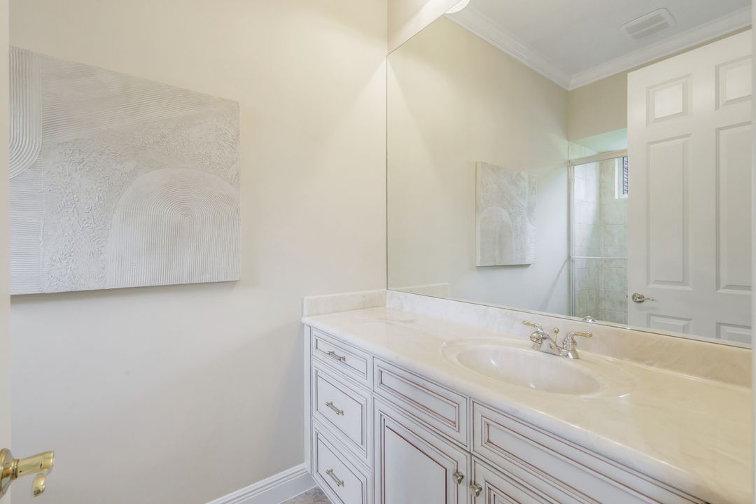 7511 Hogan Ct, Naples, FL 34113
